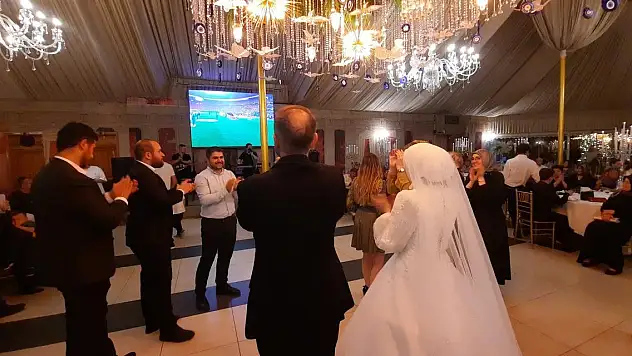 Tokat'ta düğüne milli maç arası