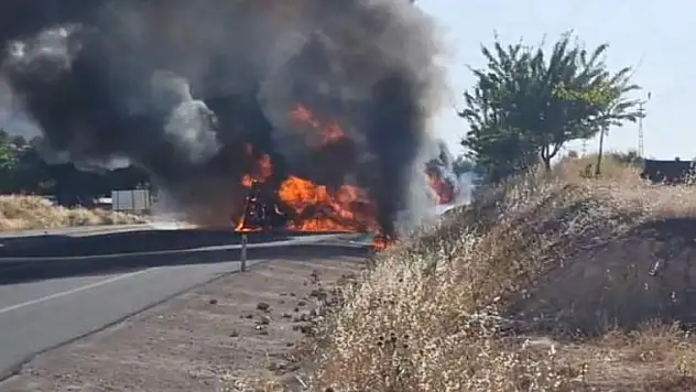 Akaryakıt yüklü tanker alev alev yandı