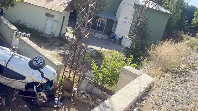 Otomobil 5 metreden düştü: 3 ölü, 4 yaralı