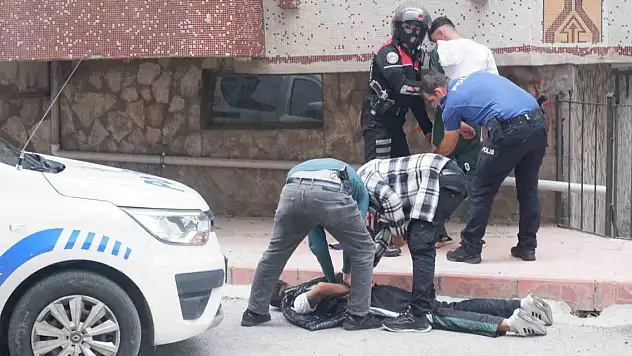 Gençlerin kavgası kanlı bitti