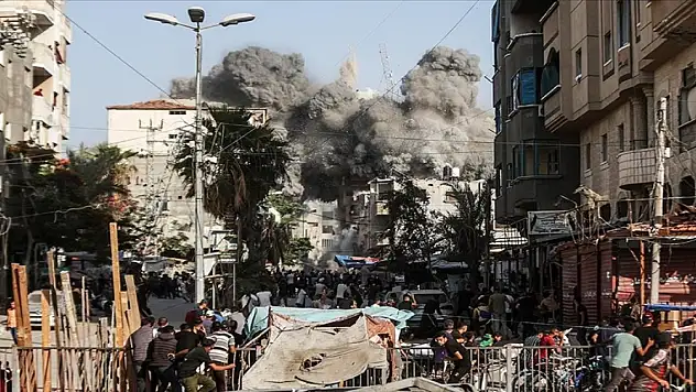 İsrail'in ani saldırı sonrası binlerce Filistinli kentin kuzeyine kaçıyor