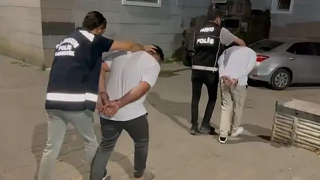 Bağırsak ve midelerinden yarım kilo uyuşturucu çıktı