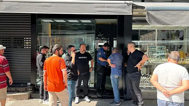 Eski iş ortağını pompalı tüfekle öldürdü