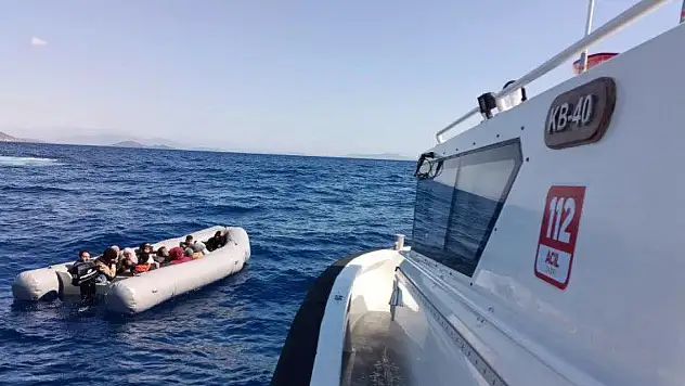 İzmir açıklarında 33 düzensiz göçmen yakalandı