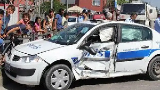 Polis aracı kaza yaptı: 3 yaralı