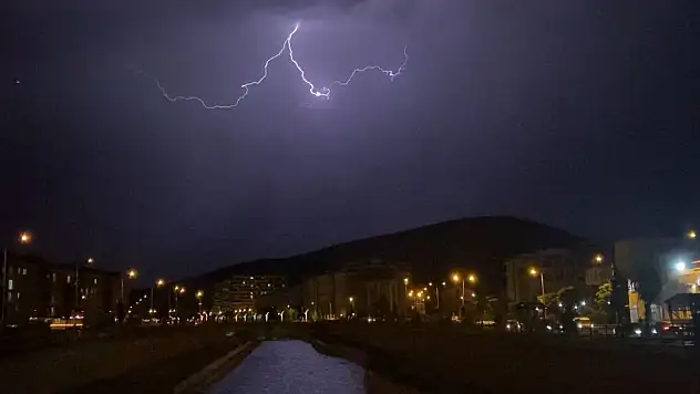 Bayburt'ta hayvan otlatırken yıldırım isabet eden çocuk öldü