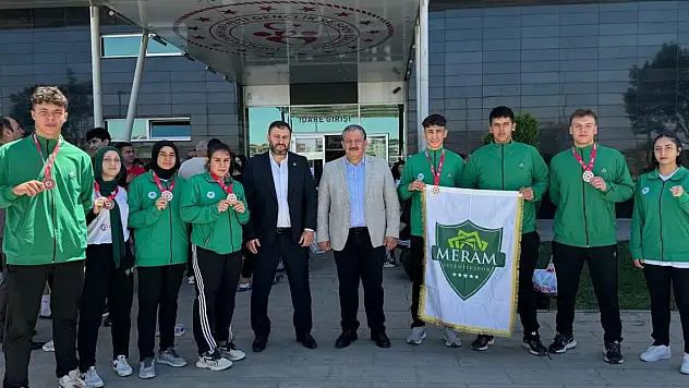 Meram'ın gençlerinden 11 madalya