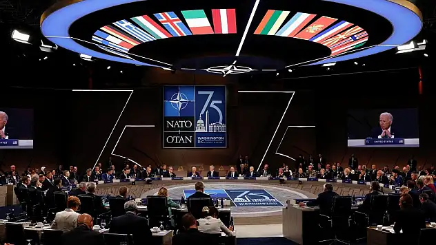 NATO Zirvesi'nin ilk oturumu başladı