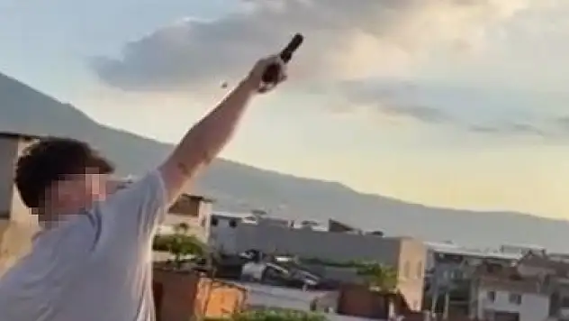 Çatıdan havaya defalarca ateş açmıştı: Çatıdan çatıya kaçarken yakalandı