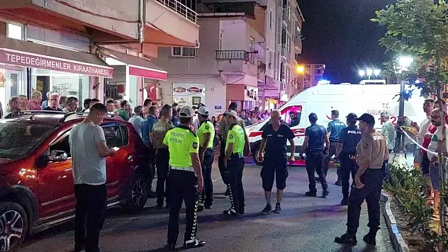 Kontrolden çıkan otomobil kahvehane önünde oturanların arasında daldı: 11 yaralı