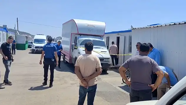 Müzisyen kaldığı konteynerde ölü bulundu