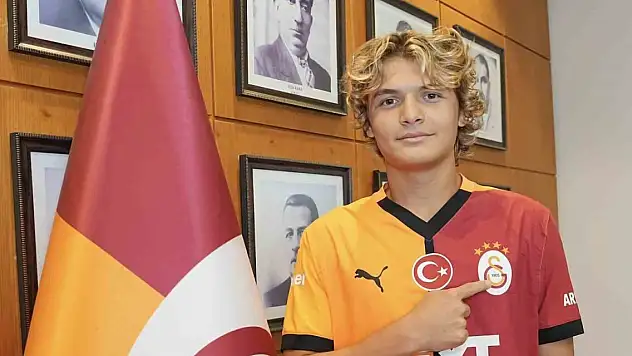 Kamuoyu onu ilk kez Konyaspor maçında görmüştü! İmzayı attı