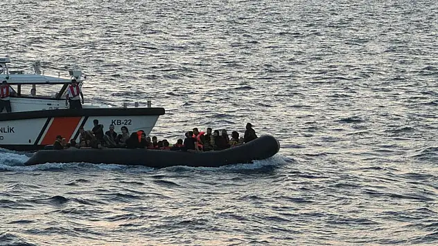 İzmir'de 88 kaçak göçmen yakalandı, 15 kaçak göçmen kurtarıldı
