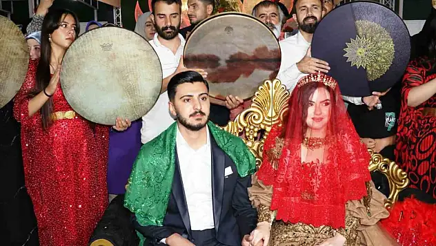 Aşiret düğününde geline 3 kilo altın, damada 4 milyon TL takıldı