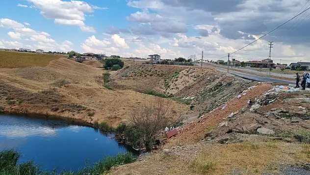 Dere kenarında bazanın içinde battaniyeye sarılı erkek cesedi bulundu