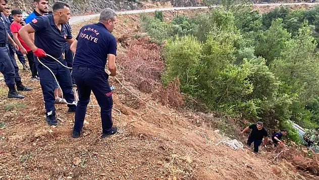 Adana'da yoldan çıkan otomobil devrildi: 7 yaralı
