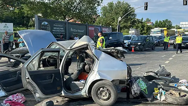 Kocaeli'de tırın çarptığı otomobildeki yaralanan çocuk, hastanede öldü