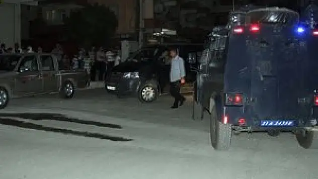 Camide karşılaştığı husumetlisini silahla vurdu