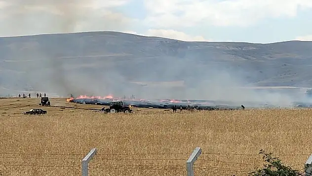 Sivas'ta buğday ekili arazide yangın