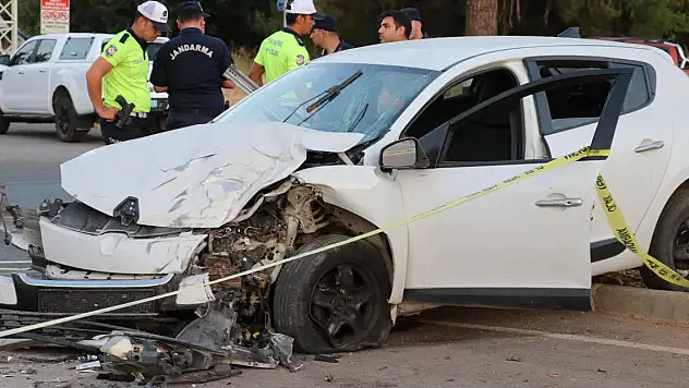 Traktör ile otomobil çarpıştı 1 ölü, 2 yaralı