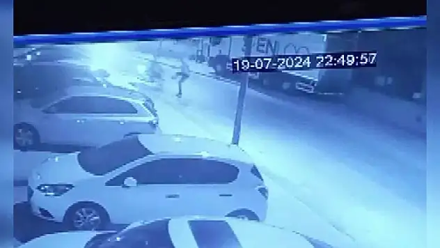 Adana'da 'dur' ihtarına uymayan motosikletli, polise çarptı