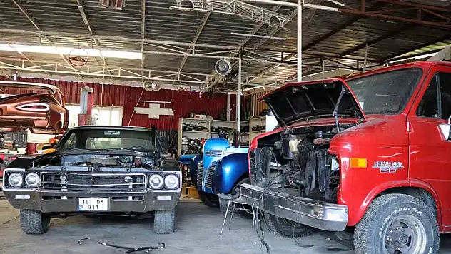 Hurda araçlar onların elinde hayata dönüyor