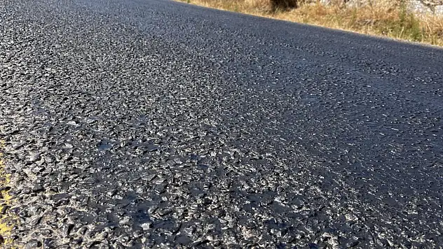 45 derece sıcakta asfalt eridi