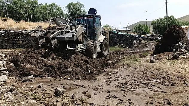 Van'da sel sonrası temizlik ve hasar tespiti