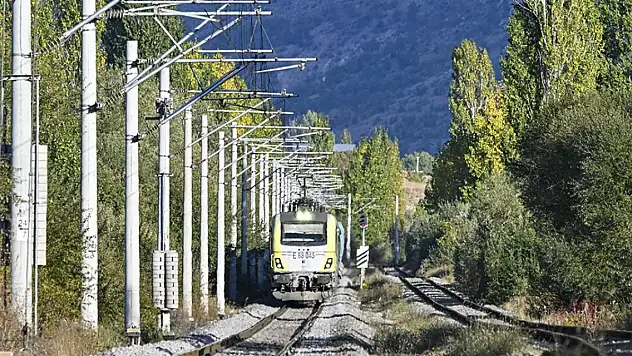 Demir yollarında elektrikli hat uzunluğu hamlesi... Alayunt-Afyon-Konya hattı tamam!