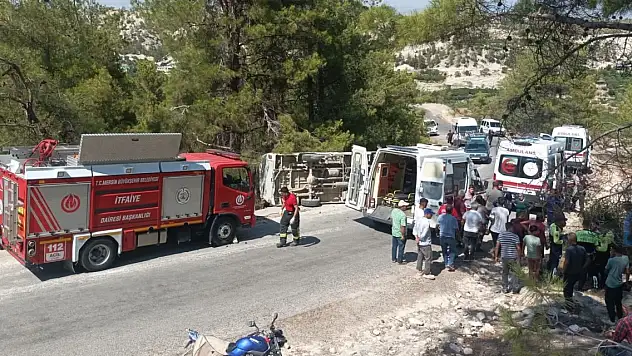 Mersin'de tarım işçilerini taşıyan minibüs devrildi: 7 yaralı