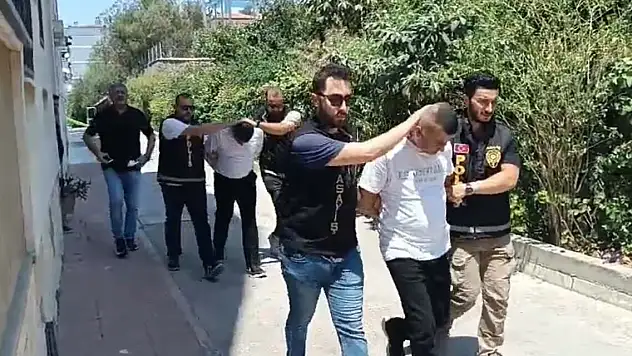 Kan davası nedeniyle Gaziantep'ten İzmir'e gelen çifti öldüren 2 zanlı tutuklandı