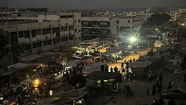 İnsanlığın bittiği an: Bir gün içinde 150 bin kişi Han Yunus'ta yerinden edildi