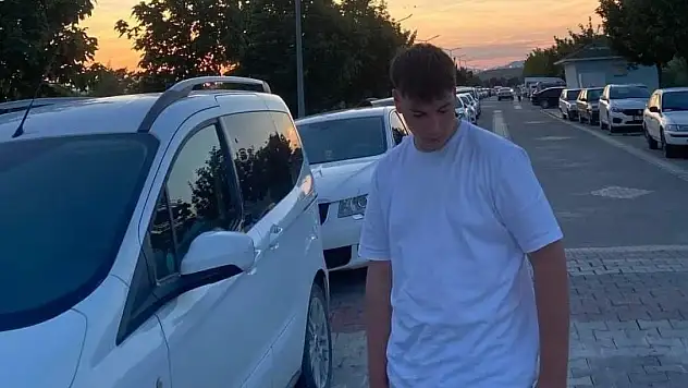 Otomobilin çarptığı motosiklet sürücüsü hayatını kaybetti