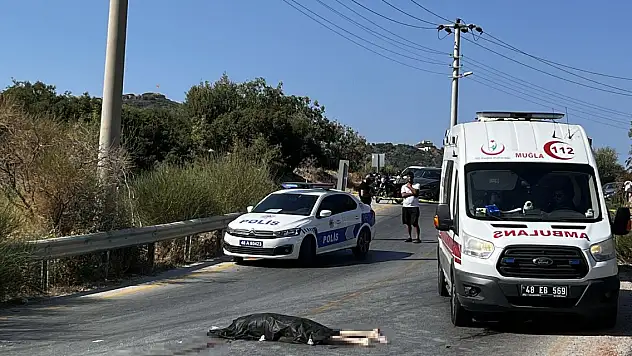 Otomobil ile motosiklet çarpıştı: 1 ölü, 2 yaralı