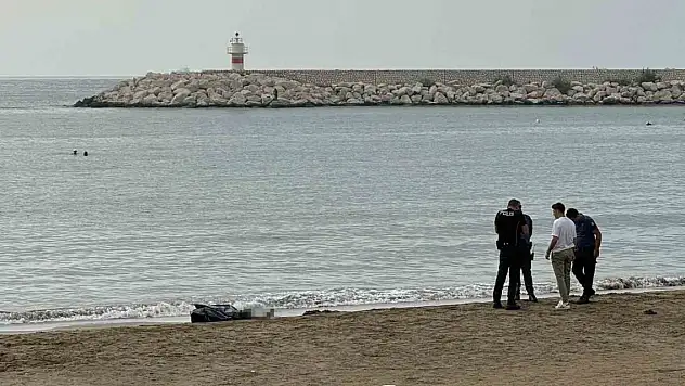 Denize giren bir kişi boğularak hayatını kaybetti