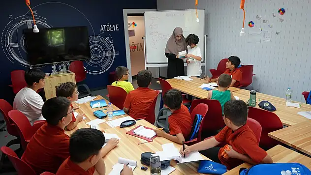 Bilim Konya Yaz Okulu'nda öğrenciler bilimle iç içe