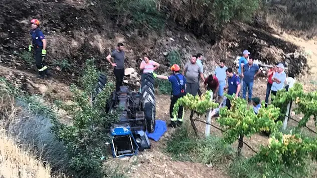 Denizli'de acı son... Devrilen traktörün altında kalan karı koca hayatını kaybetti