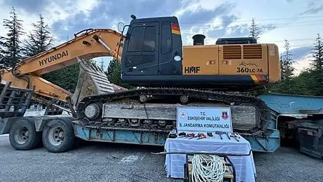 İş makinesiyle kaçak kazıya 10 gözaltı