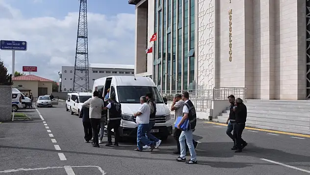 Kars'ta polisten taksiyle fuhuş operasyonu 6 gözaltı