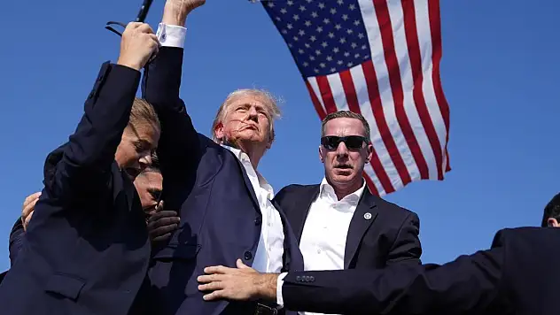 Trump'ı merminin mi yoksa metal parçasının mı yaraladığı tartışılıyor