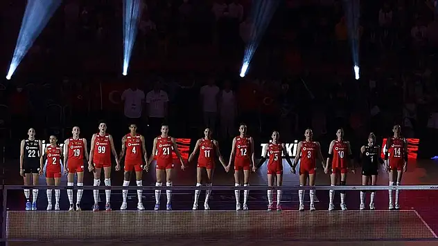 Voleybol Takımı 'ilk servisi'ni yarın kullanacak