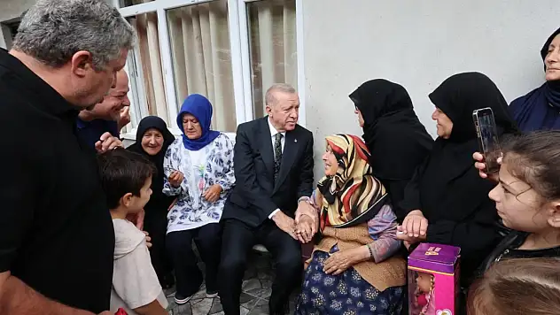 Cumhurbaşkanı Erdoğan'dan memleketi Rize'de komşu ziyareti