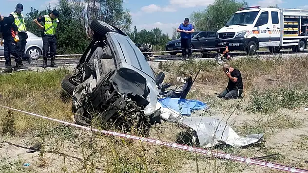 Tırla çarpışan otomobildeki çift ve 4 yaşındaki kızları öldü