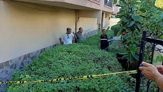 Balkondan düşen genç kadın ağır yaralandı