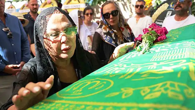 Safiye Soyman oğlunu gözyaşları içerisinde son yolculuğuna uğurladı