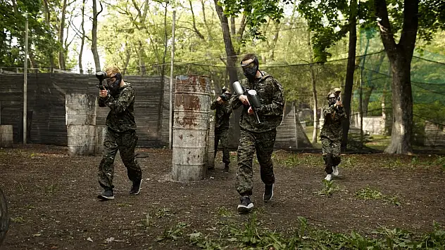 Çalışanlar İçin Yeni Nesil Stres Atma Yöntemi: Airsoft Parkur Savaşları