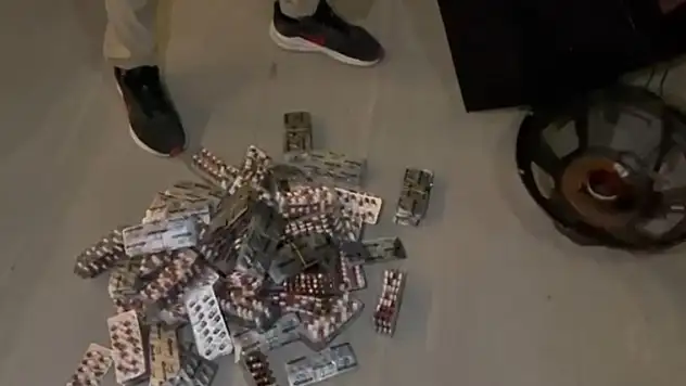 Araç ses sistemine gizlenen 2 bin 688 sentetik hap ele geçirildi