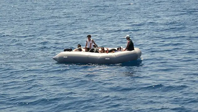 Çanakkale açıklarında 15 düzensiz göçmen yakalandı