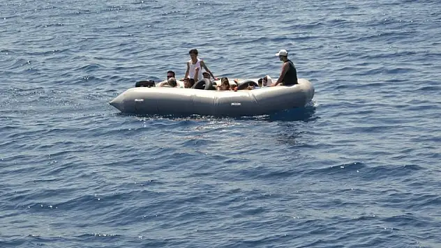 Ayvacık açıklarında 15 kaçak göçmen yakalandı