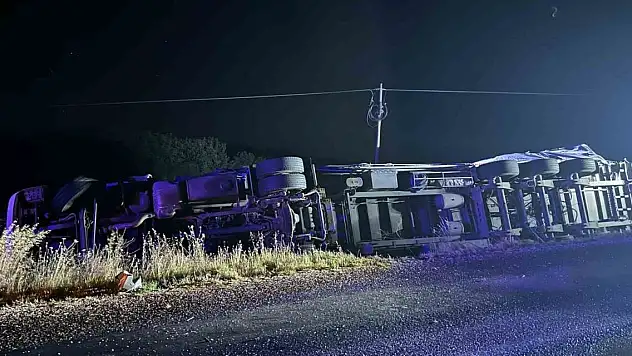 Tekirdağ'da virajı alamayan tır devrildi: 5 yaralı
